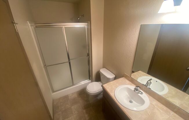 2 beds, 2 baths, 780 sqft, $715, Unit 10