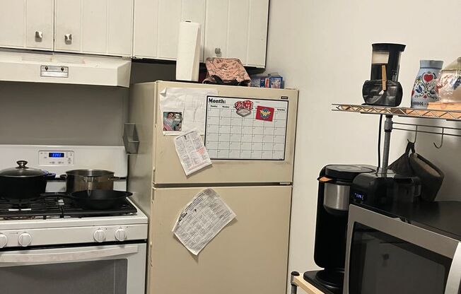 116 W. 8th St-Riverview Apts