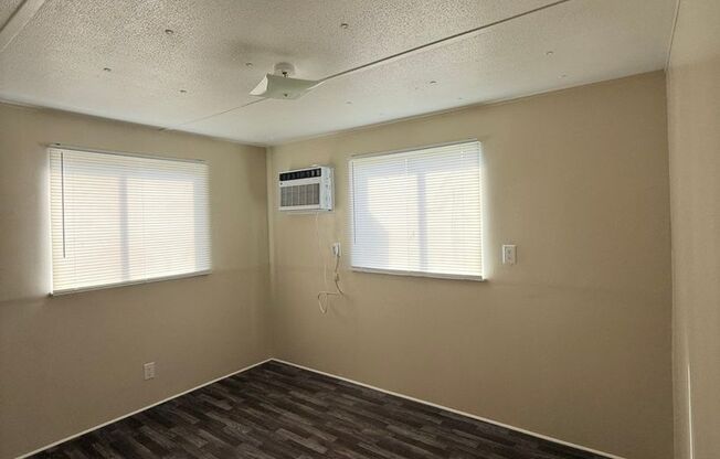 1 bed, 1 bath, 420 sqft, $750, Unit 189B