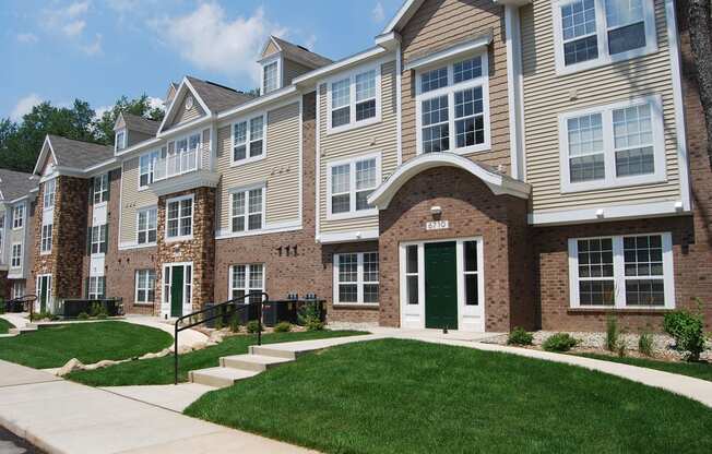 Exterior View Of Apartments at Tall Oaks Apartment Homes, Kalamazoo, 49009