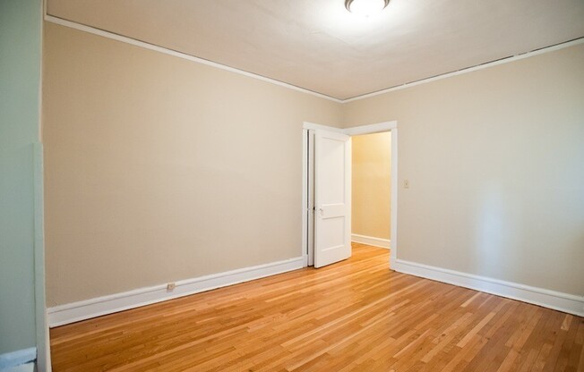 3 beds, 1 bath, $1,795, Unit 2534-B