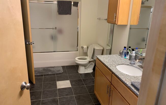 1 bed, 1 bath, 860 sqft, $1,785, Unit 403