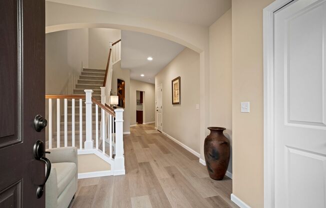 Spacious 5BD Home with Bonus Room and Chefs Kitchen In Duvall!