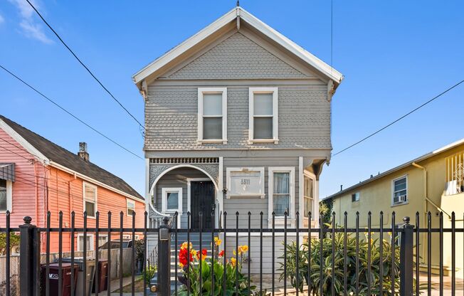 Charming 2 bedroom, 1 bath in Oakland's sought-after Fruitvale District