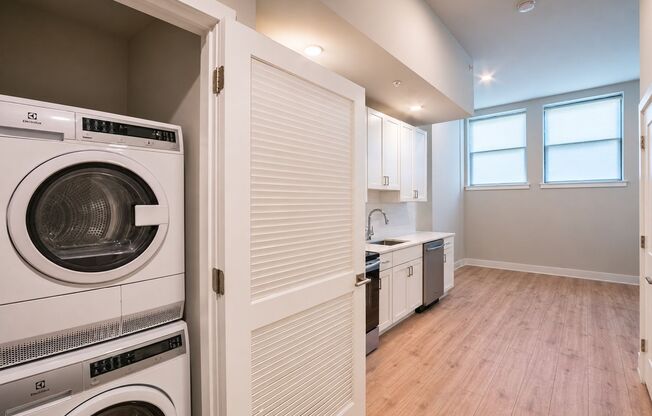 Studio, 1 bath, 370 sqft, $1,118, Unit 004