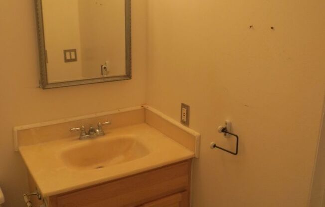 2 beds, 1 bath, $2,800