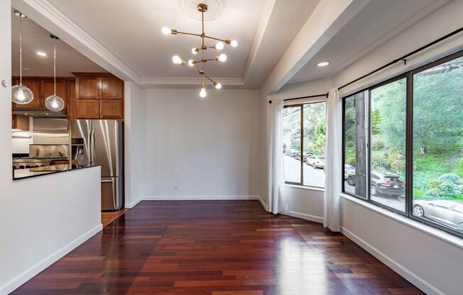 Corona Heights: Townhouse w/ Spectacular Views, Deck, Yard & Optional Parking