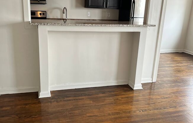 1 bed, 1 bath, 691 sqft, $1,200, Unit 704