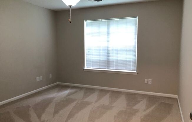 2 beds, 2 baths, 1,270 sqft, $1,600, Unit 2730-4 Pearl Remodel