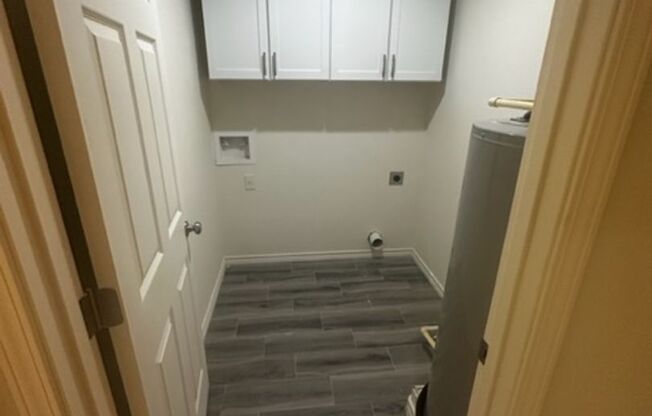 3 beds, 2 baths, 1,300 sqft, $1,425, Unit Unit 122