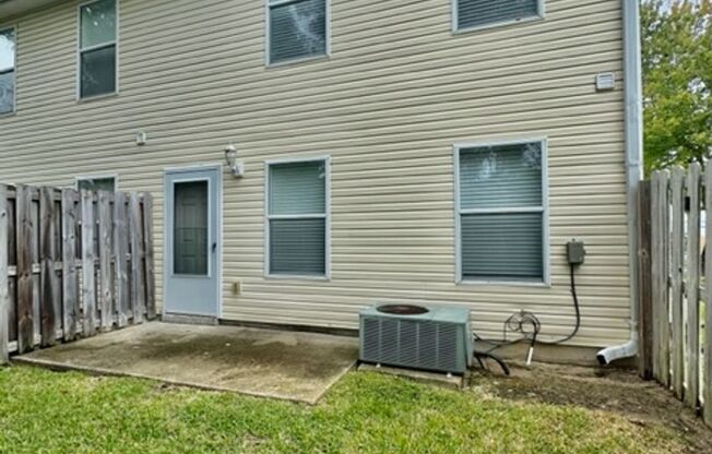 3 beds, 2.5 baths, $1,800, Unit # 1