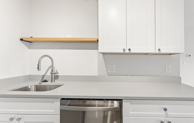 2 beds, 2 baths, 902 sqft, $3,200, Unit 404