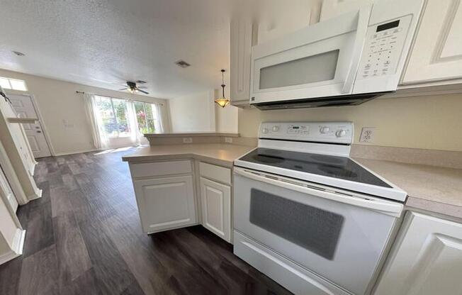 13706 FRST LK DR