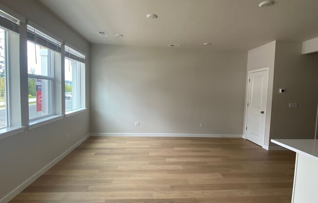 Modern *NEW CONSTRUCTION* 3 BD* 2.5 BA Townhome Located In Hillsboro's *NEW* Gordon Creek Pointe Community! *Minutes From High Tech Corridor & Tanasbourne!*