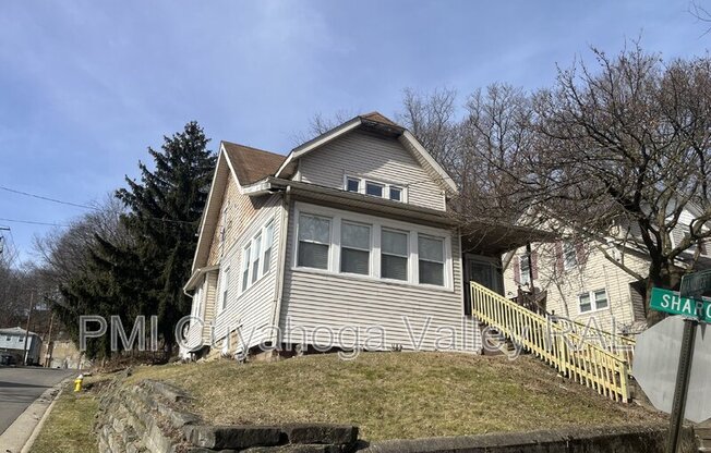 2080 MANISTER CT