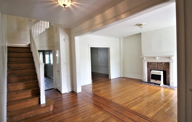 2025/2026 JHU Off-campus 5bd/3ba Rowhome w/ OSP & W/D!. Available 6/9/25!