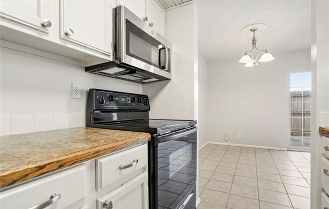 3 beds, 2 baths, $1,400, Unit Unit 2089