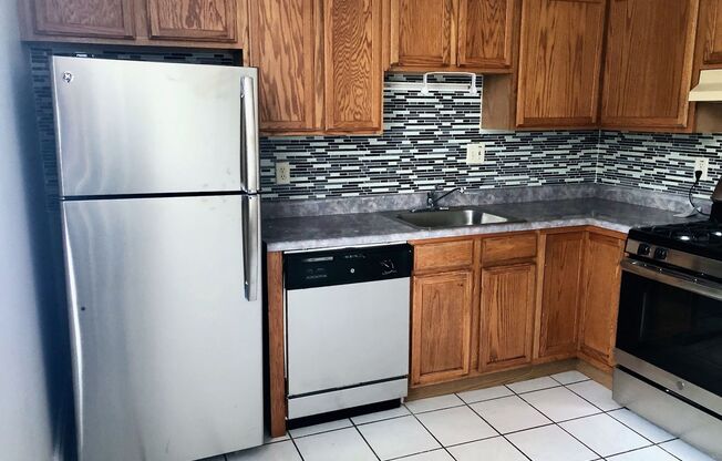 *** Amazing Shadyside Apartment * Walk to everything * Pet Friendly * Duplex Style Apartment * Luxurious Renovation ***