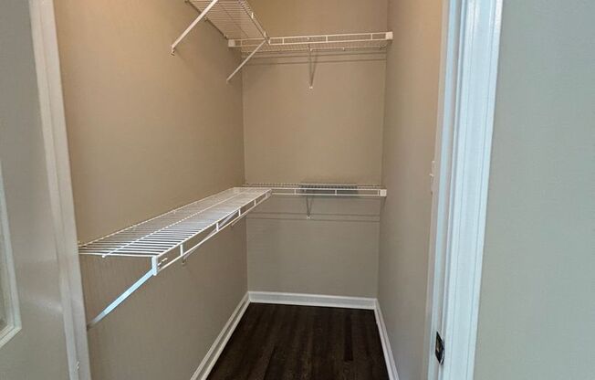 2 beds, 2 baths, 927 sqft, $915, Unit F3