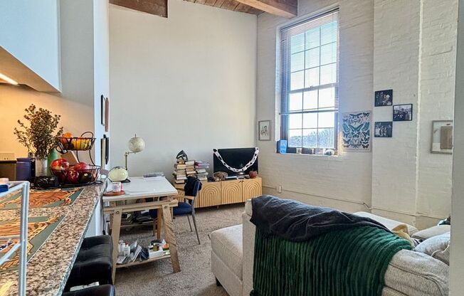 1 bed, 1 bath, 600 sqft, $1,629, Unit 332