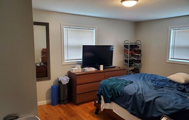 3 beds, 1 bath, $2,700