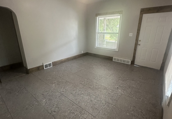 3244 W 92 ST