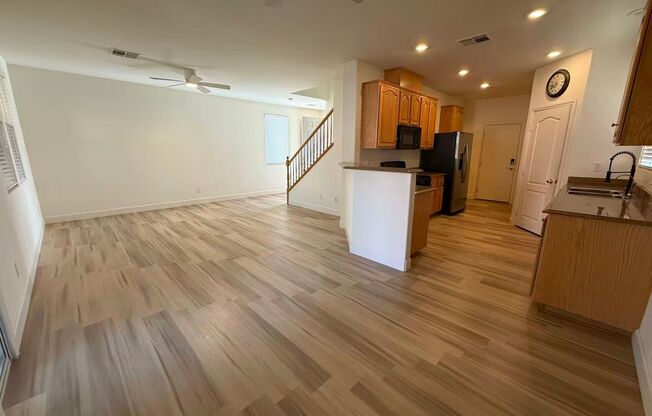 GORGEOUS 2-STORY HOME IN THE VISTAS