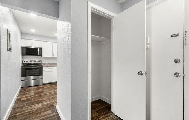 1 bed, 1 bath, 705 sqft, $1,395, Unit 106