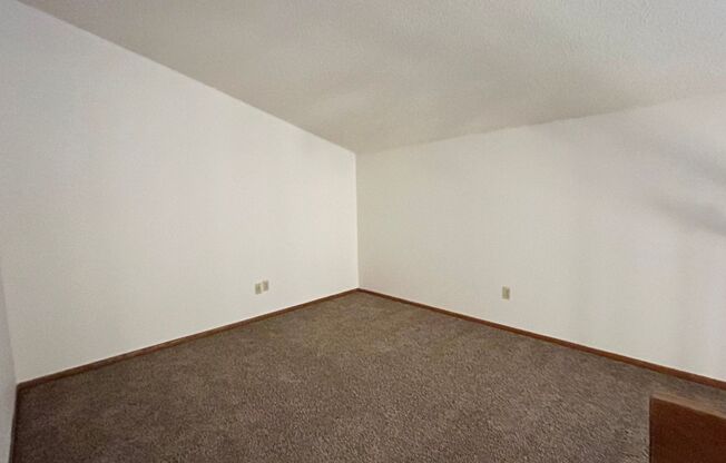 2 beds, 1 bath, 1,040 sqft, $935, Unit 2599-322