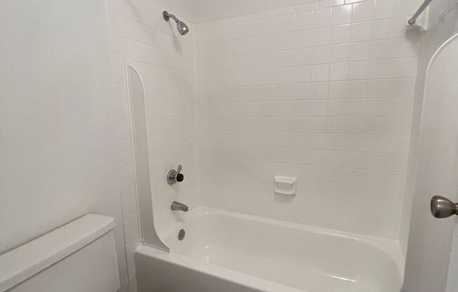 2 beds, 2 baths, 996 sqft, $1,179, Unit 06-031