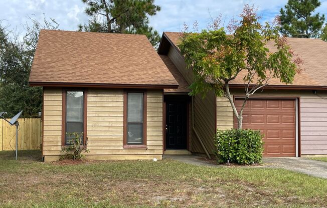 Cute 2 Bedroom in Orange Park-