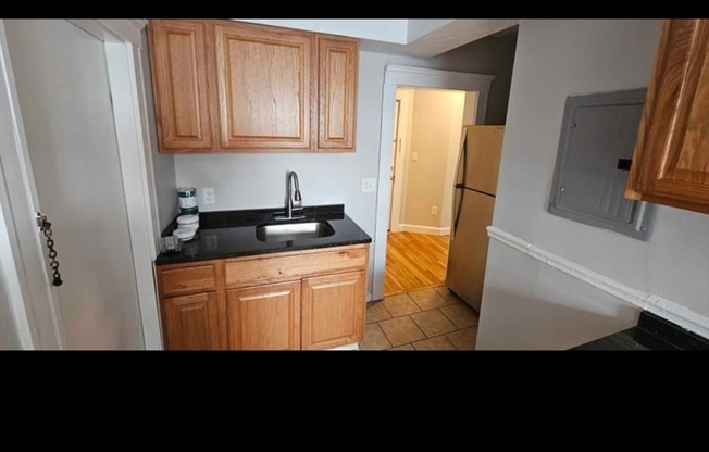 2 beds, 1 bath, 700 sqft, $2,000, Unit 19