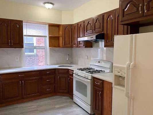 7022 6 AVE