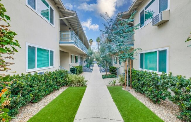 Modern Courtyard-Style Living in Hyde Park — Secure, Pet-Friendly & Minutes from LAX