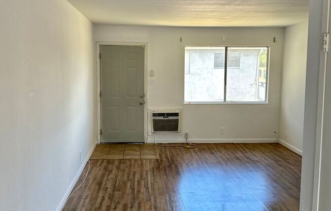 Charming 2-Bedroom Condo in Antioch