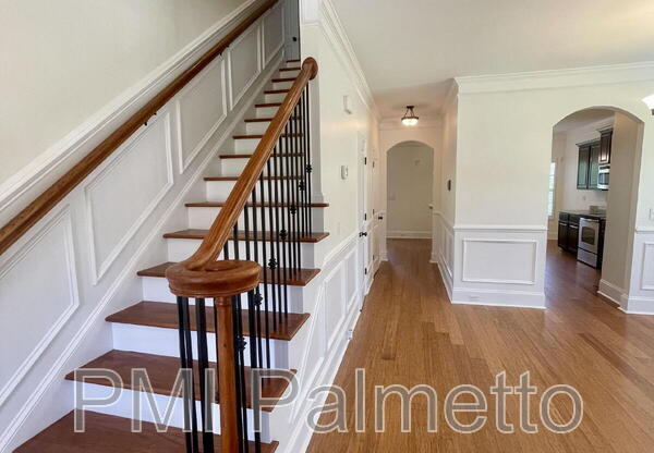 215 EMANUEL CRK DR
