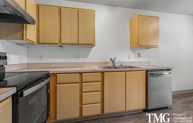 2 beds, 2 baths, 912 sqft, $1,499, Unit 23