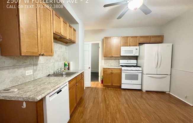 2507 W Fullerton Ave