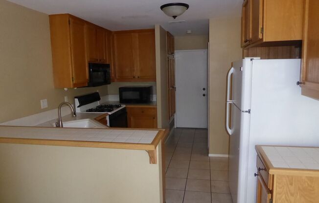COMING SOON! Mountain View Courtyards 3 Bedroom for Rent in Santa Clarita!