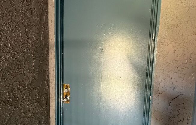 2 beds, 1 bath, 896 sqft, $2,050, Unit 108