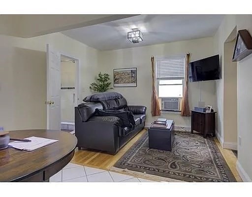 2 beds, 1 bath, 739 sqft, $2,600, Unit 1