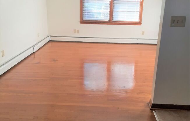 2 beds, 1 bath, 903 sqft, $1,240, Unit C-2