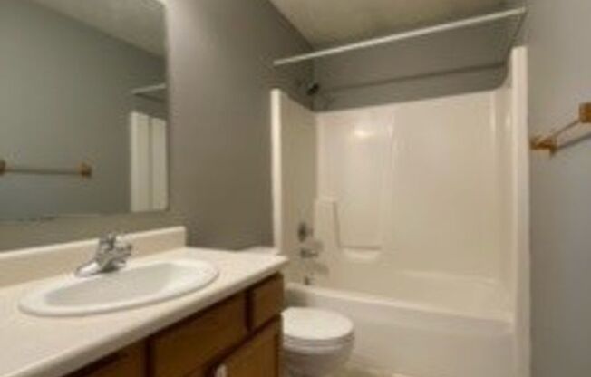 3 beds, 1 bath, $1,195, Unit Apt C