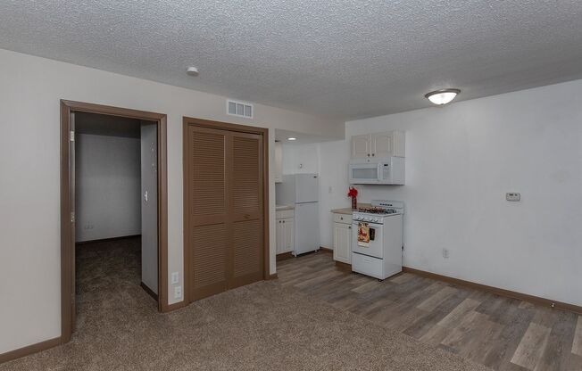 1 bed, 1 bath, 650 sqft, $660, Unit 3515 N Main Street Apt 5