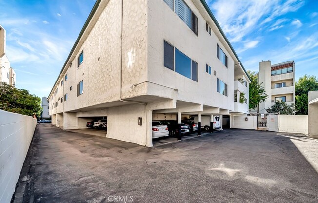 5315 ZELZAH AVE