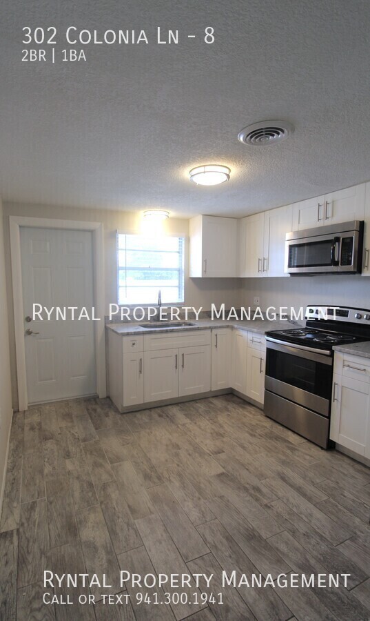 302 COLONIA LN