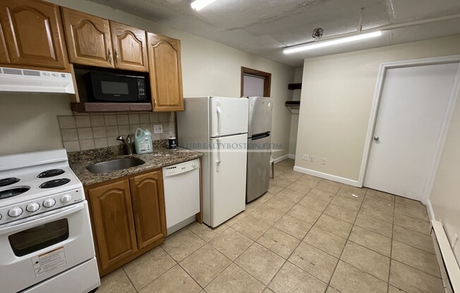 1110 COMMONWEALTH AVE
