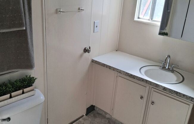 2 beds, 1 bath, 800 sqft, $3,299, Unit 59