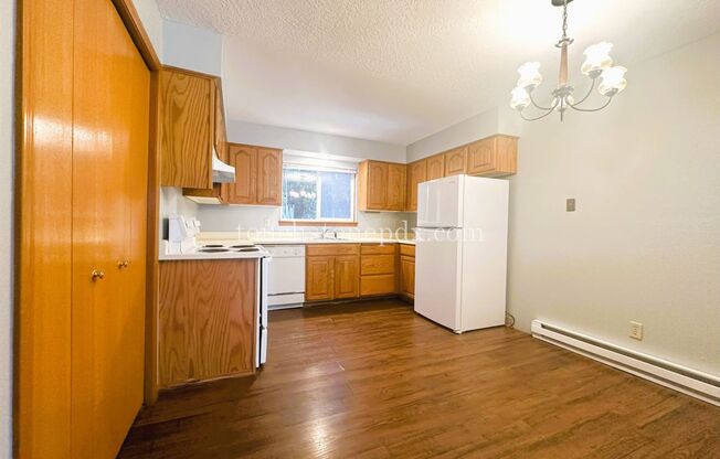 Classic 2-bedroom in King Arthur Court Apartments