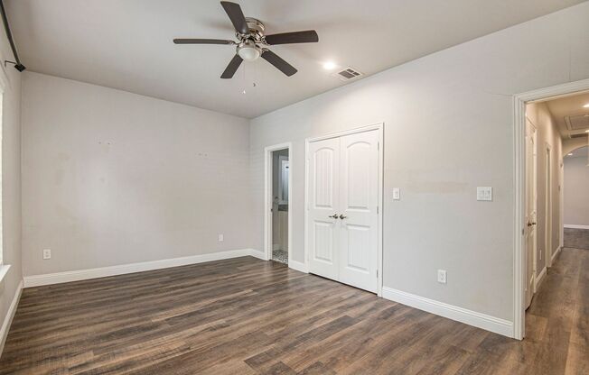 Beautiful updated duplex in the Heart of Fort Worth!